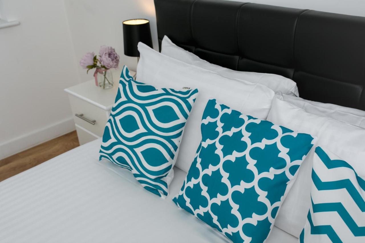 Skyvillion - Cozy Apartments In Enfield Town With Free Parking & Wifi 외부 사진