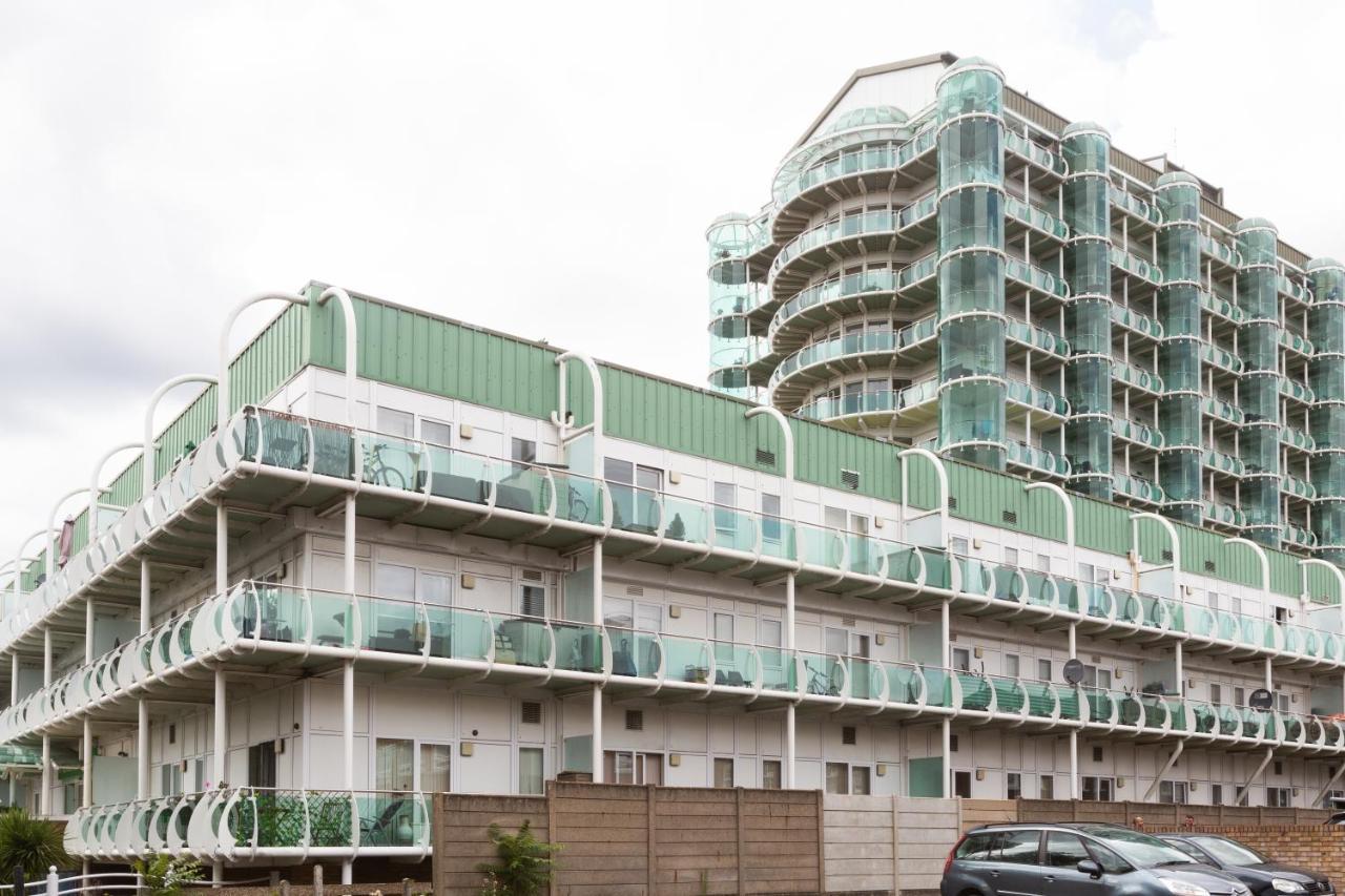 Skyvillion - Cozy Apartments In Enfield Town With Free Parking & Wifi 외부 사진