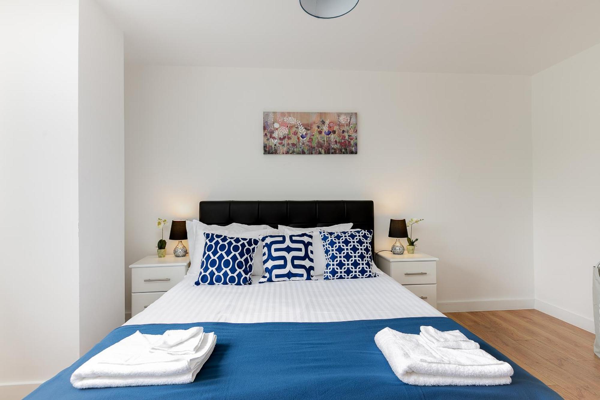 Skyvillion - Cozy Apartments In Enfield Town With Free Parking & Wifi 외부 사진