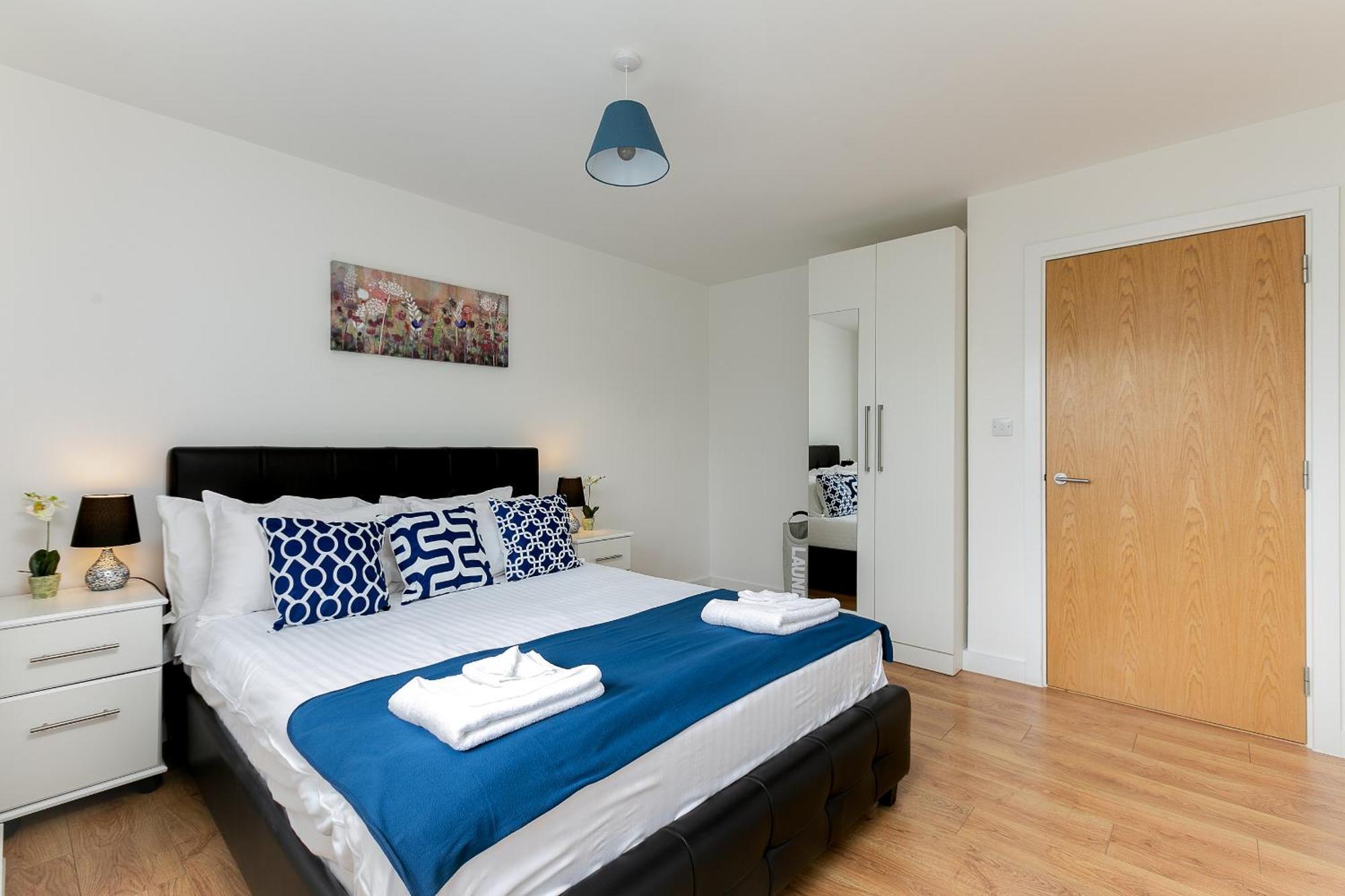 Skyvillion - Cozy Apartments In Enfield Town With Free Parking & Wifi 외부 사진