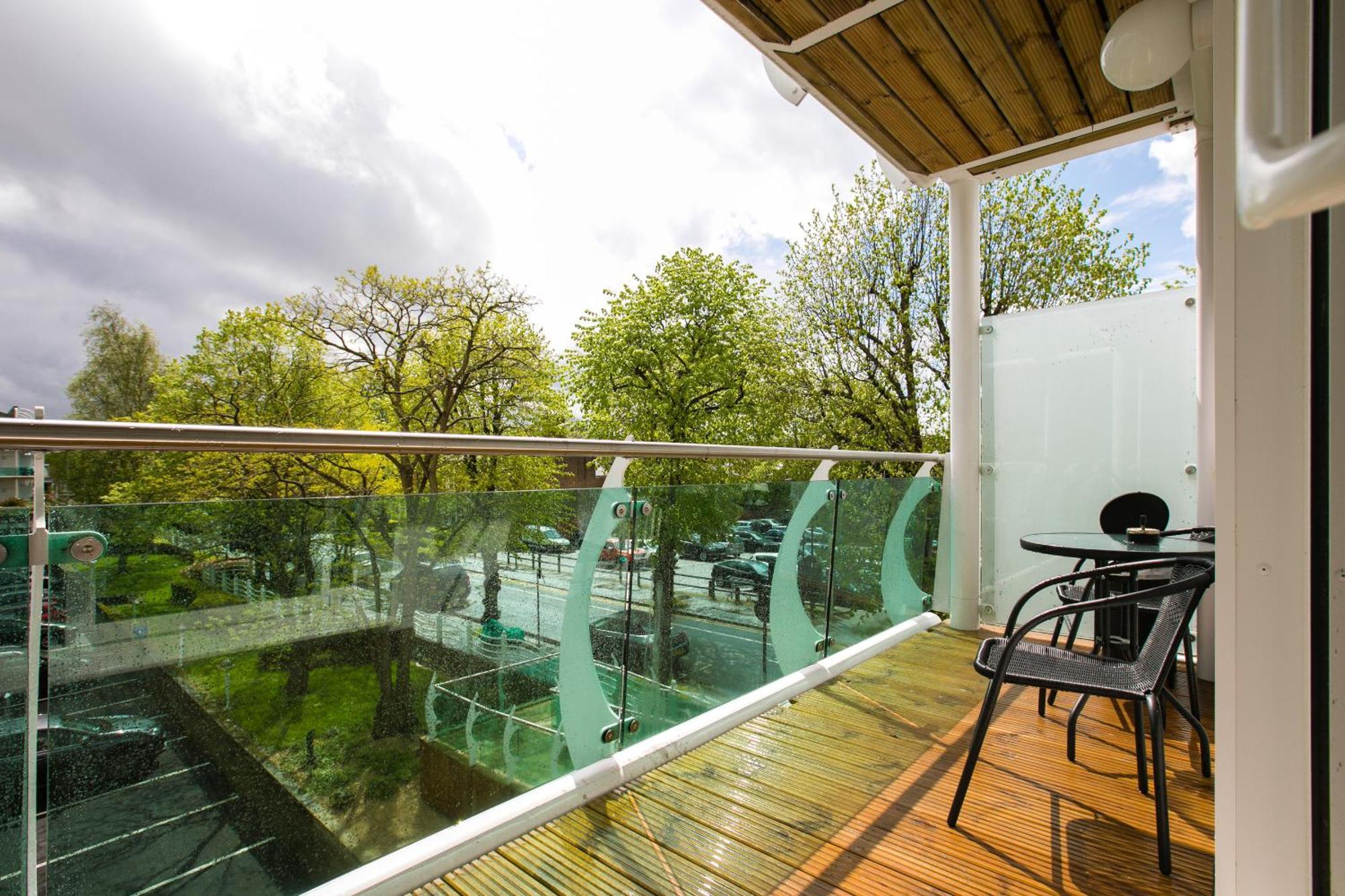Skyvillion - Cozy Apartments In Enfield Town With Free Parking & Wifi 외부 사진