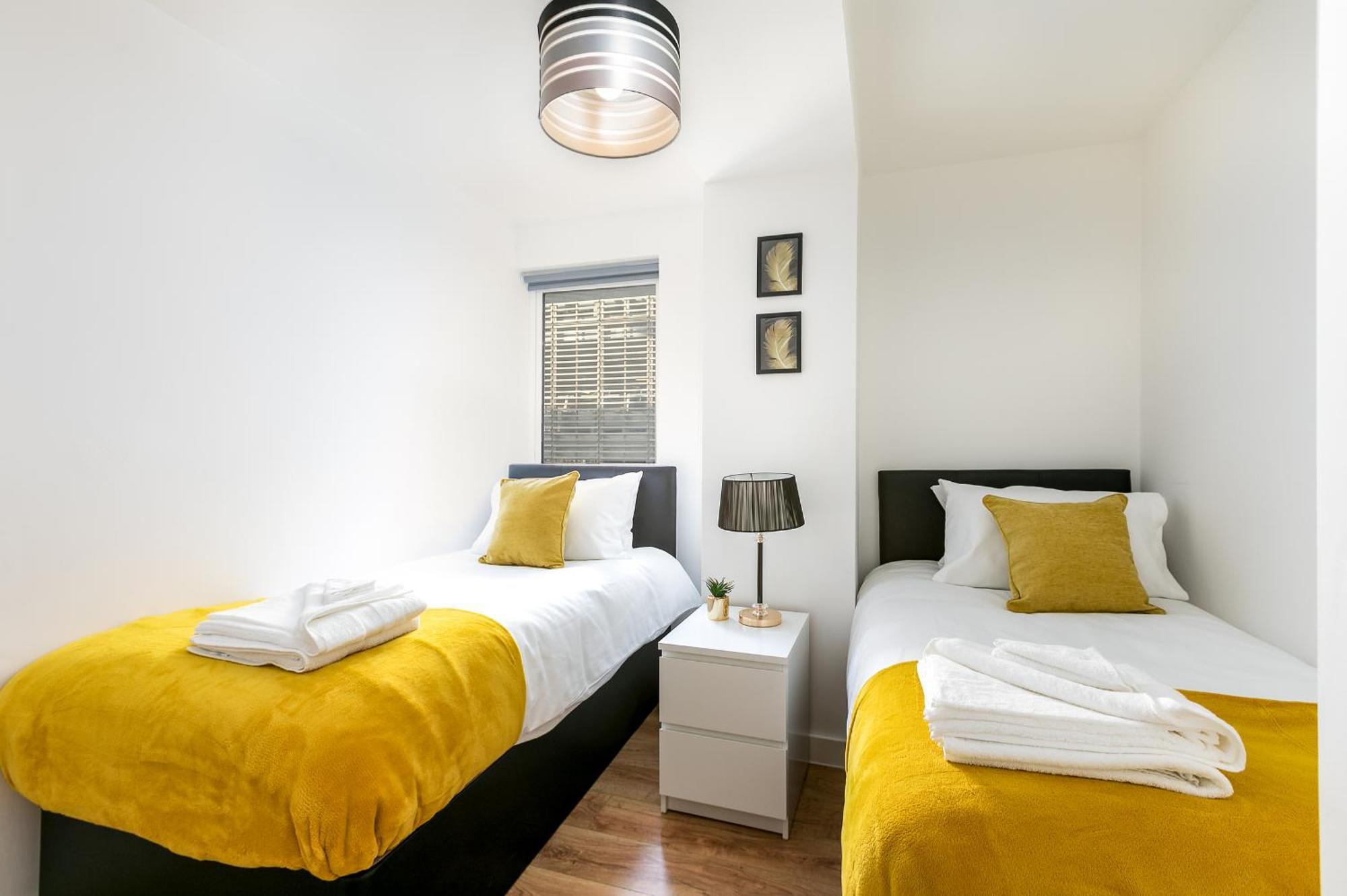 Skyvillion - Cozy Apartments In Enfield Town With Free Parking & Wifi 외부 사진