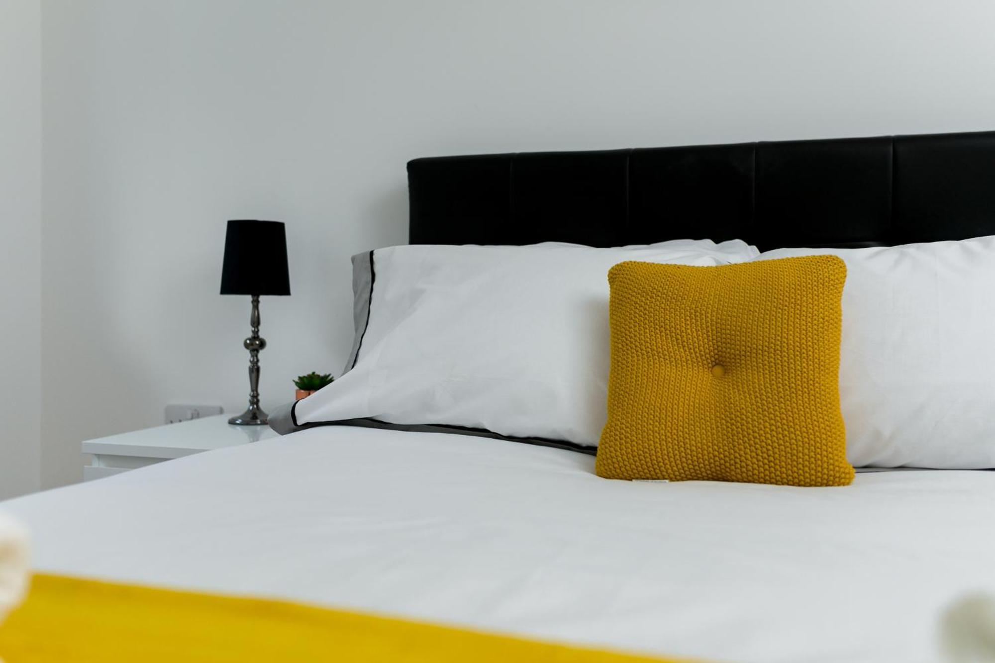 Skyvillion - Cozy Apartments In Enfield Town With Free Parking & Wifi 외부 사진