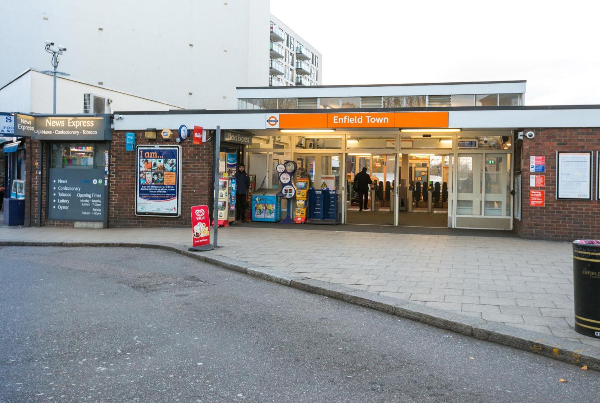 Skyvillion - Cozy Apartments In Enfield Town With Free Parking & Wifi 외부 사진