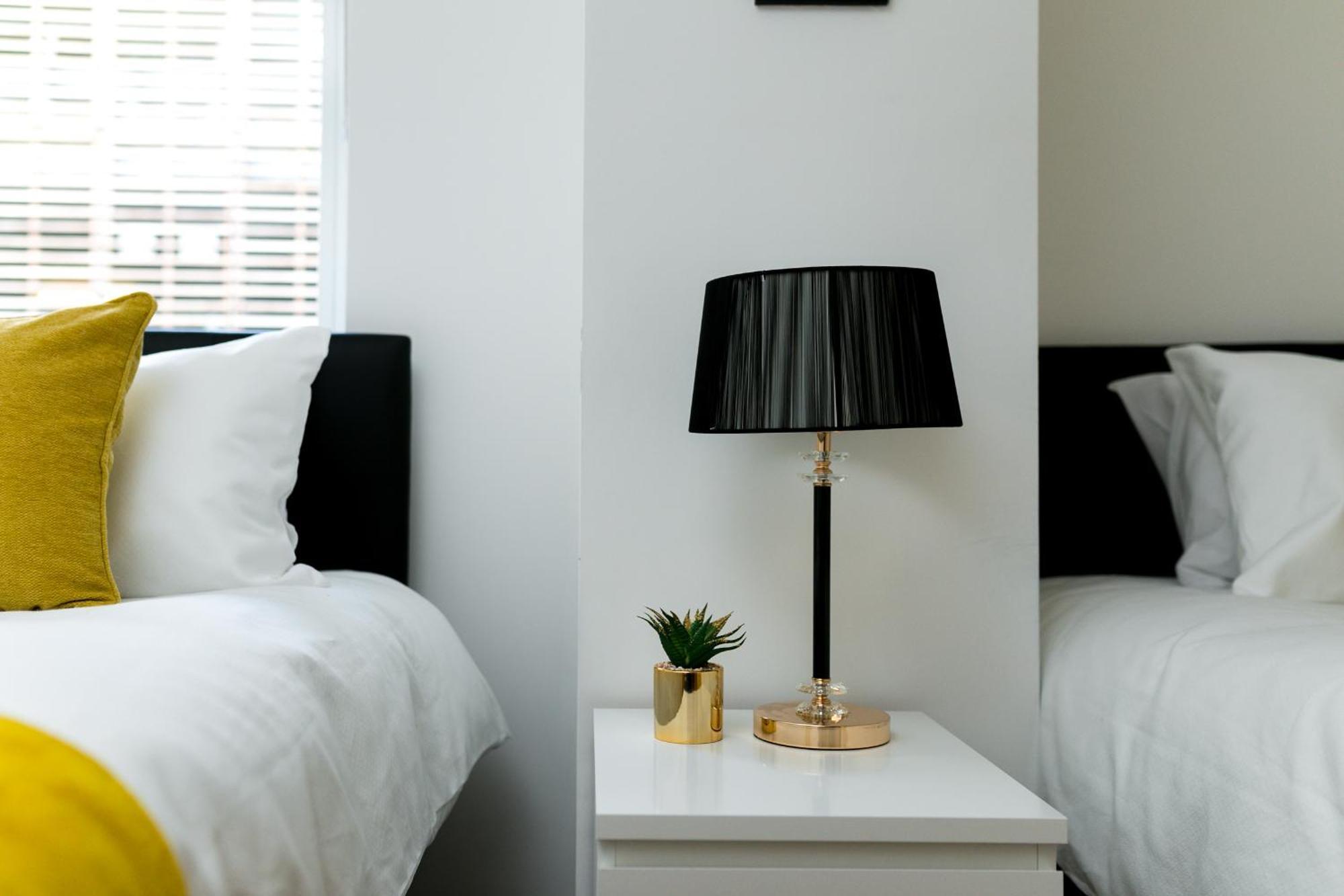 Skyvillion - Cozy Apartments In Enfield Town With Free Parking & Wifi 외부 사진