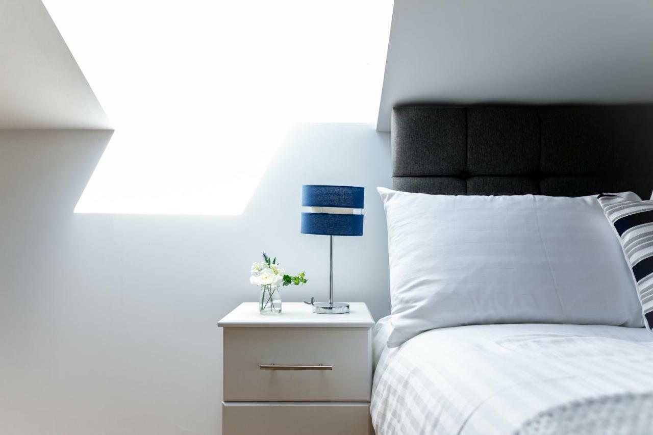 Skyvillion - Cozy Apartments In Enfield Town With Free Parking & Wifi 외부 사진