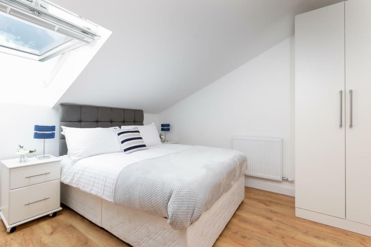 Skyvillion - Cozy Apartments In Enfield Town With Free Parking & Wifi 외부 사진