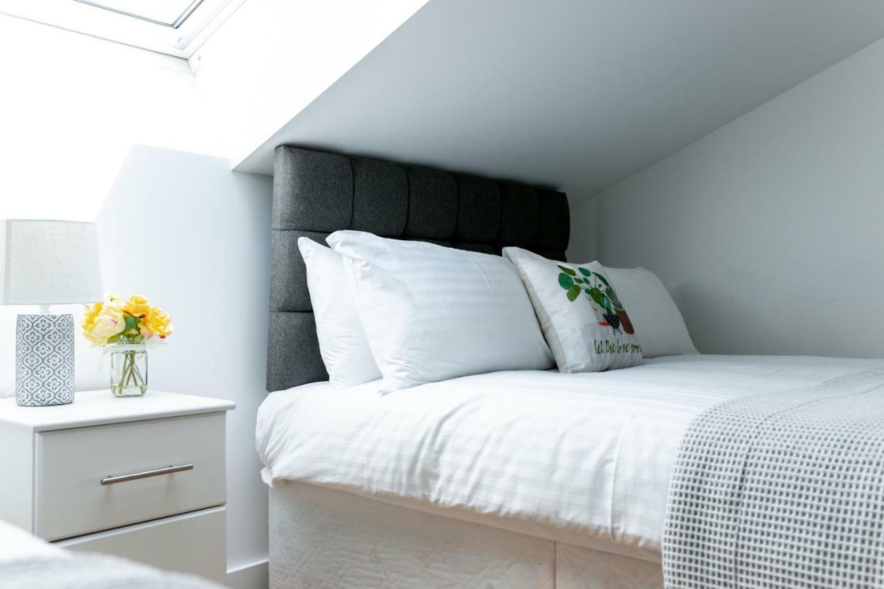 Skyvillion - Cozy Apartments In Enfield Town With Free Parking & Wifi 외부 사진