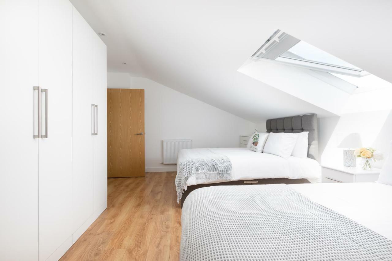 Skyvillion - Cozy Apartments In Enfield Town With Free Parking & Wifi 외부 사진