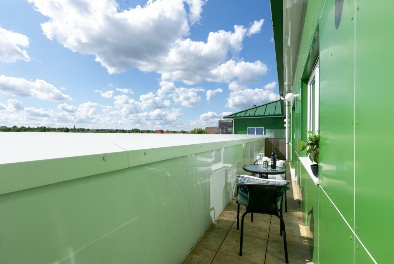 Skyvillion - Cozy Apartments In Enfield Town With Free Parking & Wifi 외부 사진